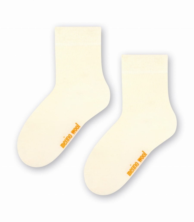Skarpetki-dzieciece-z-welny-merino-steven-130-ecru.jpg