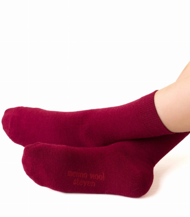 Skarpetki-dzieciece-z-welny-merino-steven-130-bordowe.jpg