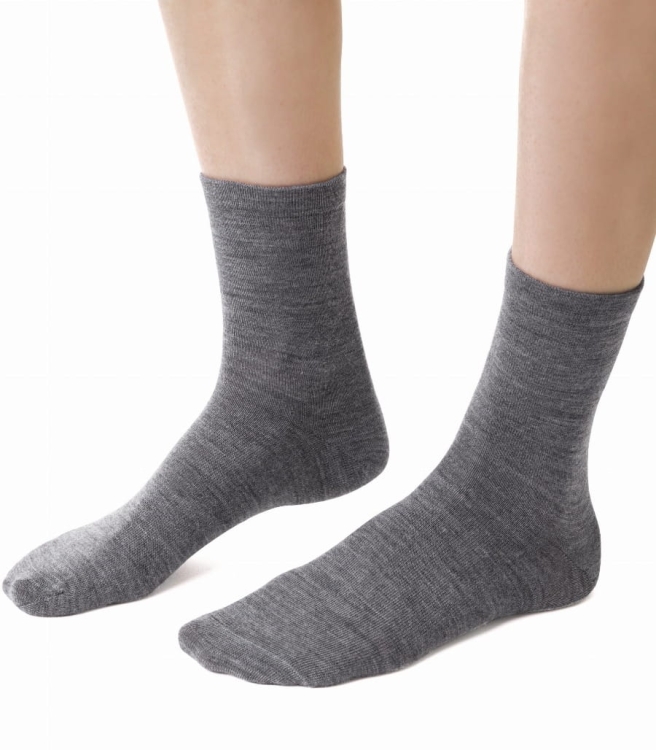 Skarpety-damskie-z-welny-merino-steven-130-ciemny-szary.jpg