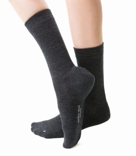 Skarpety-damskie-polfrotte-z-welny-merino-steven-130-melanz-grafit.jpg