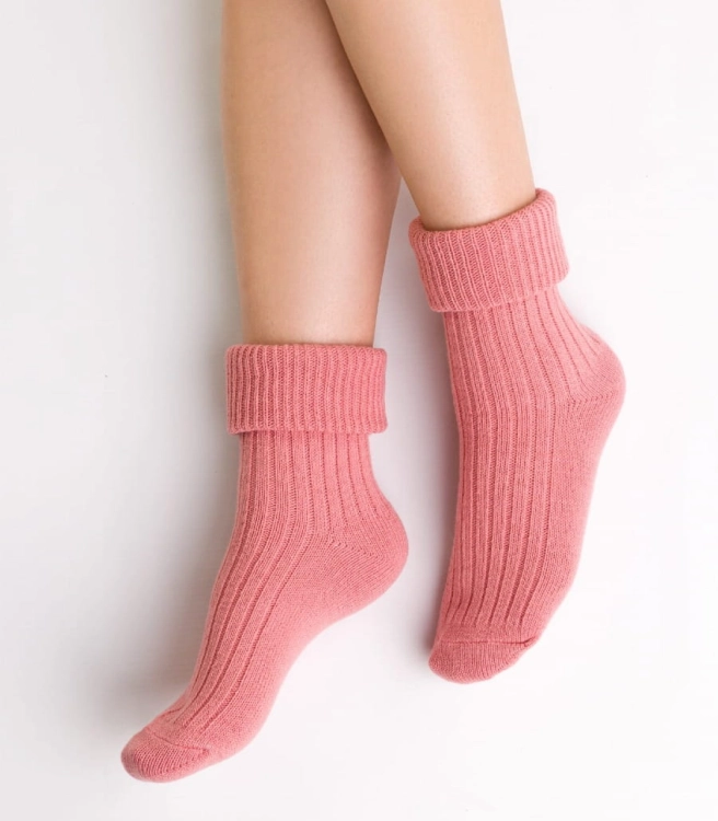 Skarpety-damskie-do-spania-z-welna-steven-067-rozowe.jpg