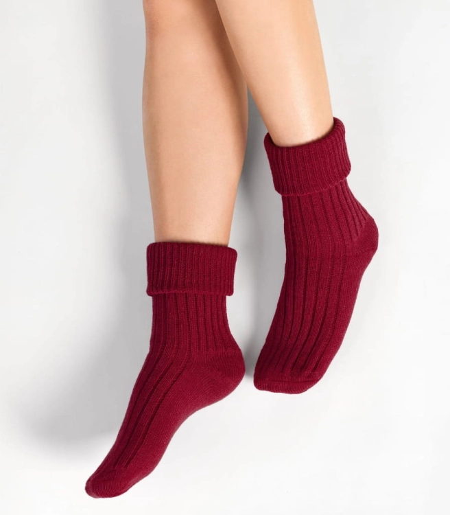 Skarpety-damskie-do-spania-z-welna-steven-067-bordowe.jpg