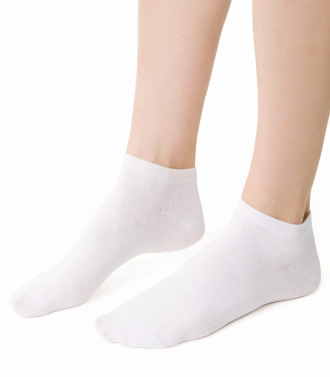 gladkie-bawelniane-stopki-damskie-steven-052-biale.jpg