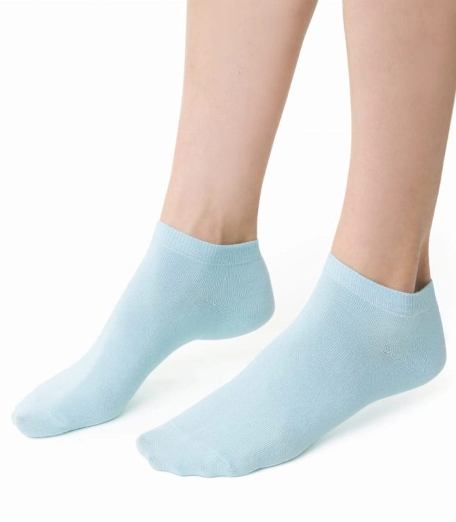 gladkie-bawelniane-stopki-damskie-steven-052-jasny-niebieski.jpg