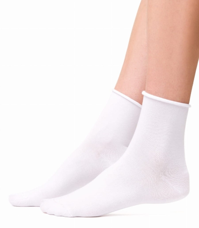 Skarpety-damskie-bambusowe-bezuciskowe-steven-125-biale.jpg