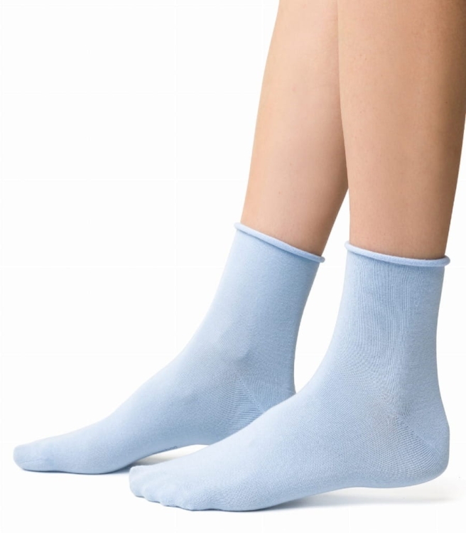Skarpety-damskie-bambusowe-bezuciskowe-steven-125-blekitne.jpg