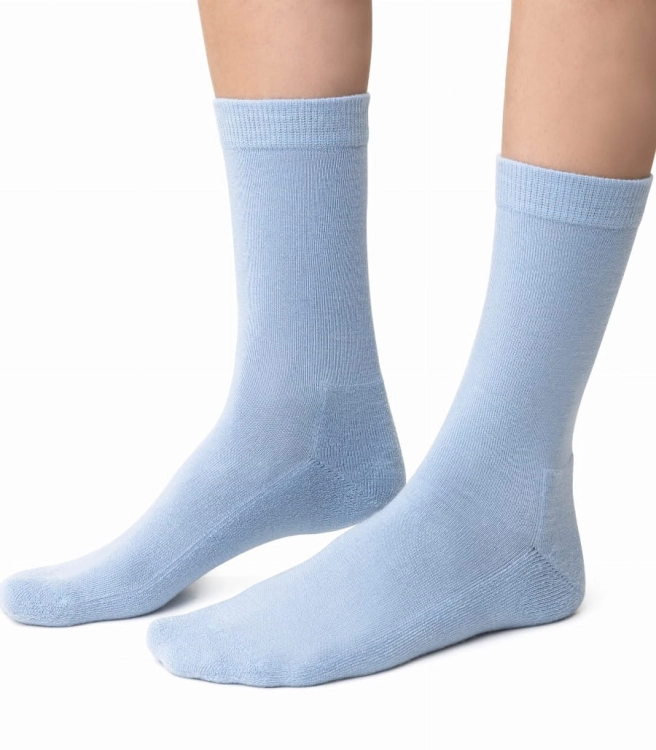 Skarpety-damskie-polfrotte-z-welny-merino-steven-130-blekitny.jpg