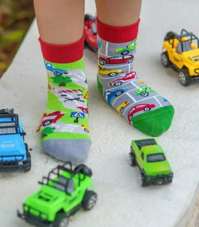 Skarpetki-dzieciece-bawelniane-autka-spox-sox-lookbook.jpg