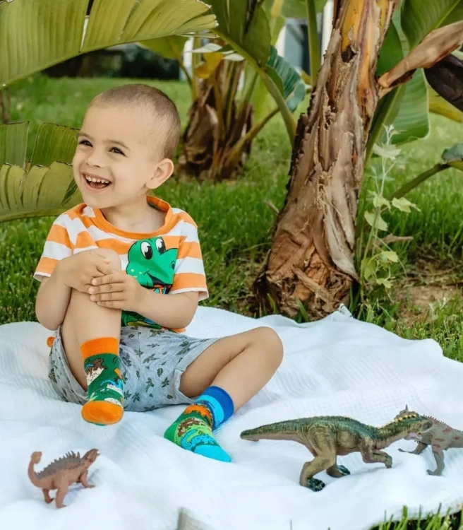Skarpetki-dzieciece-bawelniane-dinozaury-spox-sox-lookbook2.jpg
