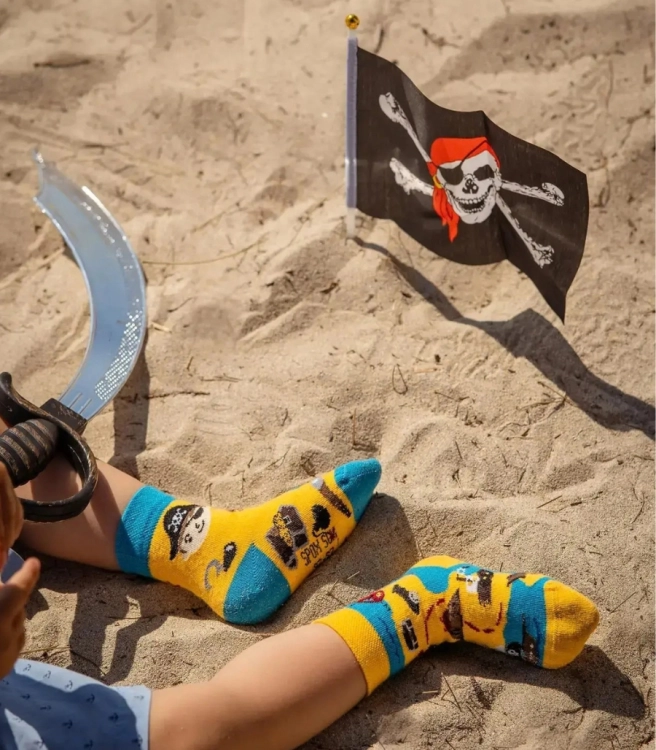Skarpetki-dzieciece-bawelniane-piraci-spox-sox-lookbook4.jpg