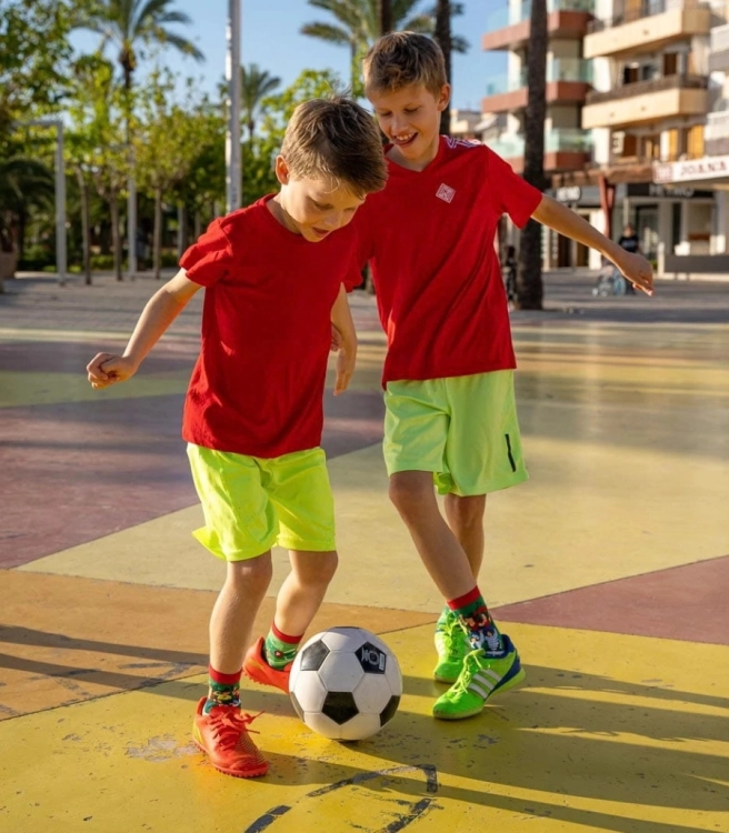 Skarpetki-dzieciece-bawelniane-football-spox-sox-lookbook2.jpg