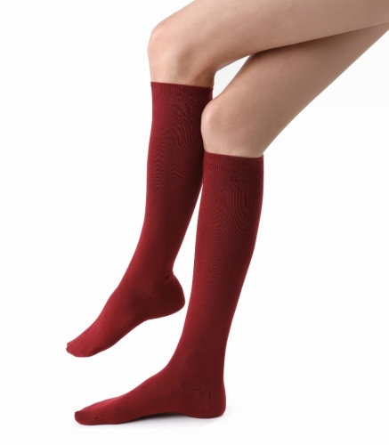 Podkolanowki-damskie-gladkie-Steven-072-bordowe.jpg