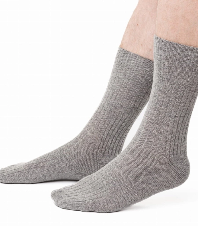 Skarpety-meskie-welniane-w-prazki-steven-093-szary-melanz.jpg