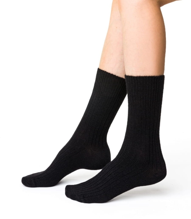 Skarpety-damskie-z-welna-alpaki-steven-044-czarne.jpg